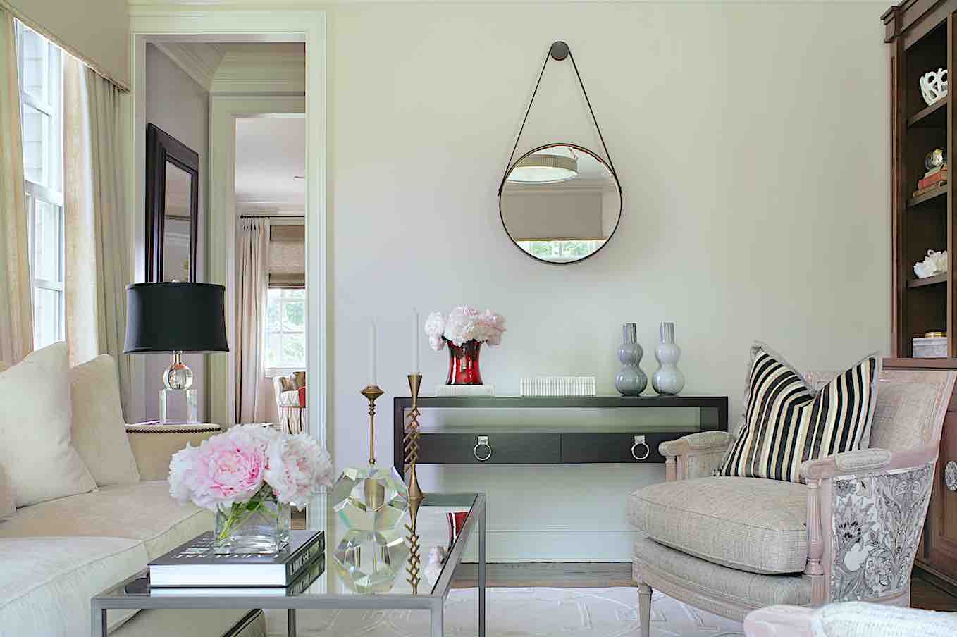 How to Use Mirrors in Living Room Decor